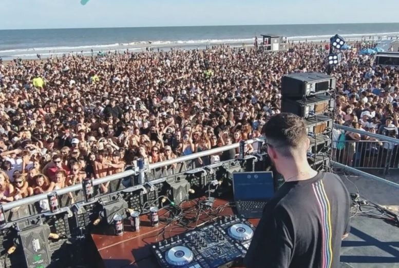 Se celebró un masivo "after beach" en Pinamar | Actualidad