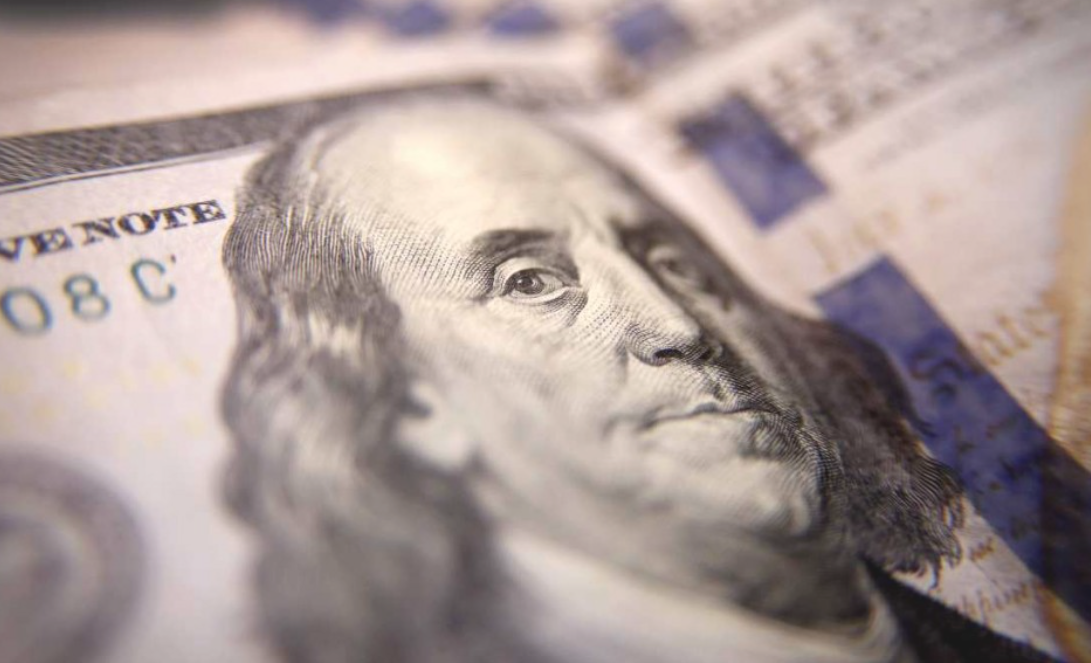 El dólar blue cotiza en baja, pero la brecha cambiaria se mantiene por encima del 100% | Economía