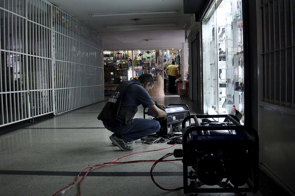 Otro apagón afectó a 150.000 usuarios y produjo demoras en trenes | Actualidad