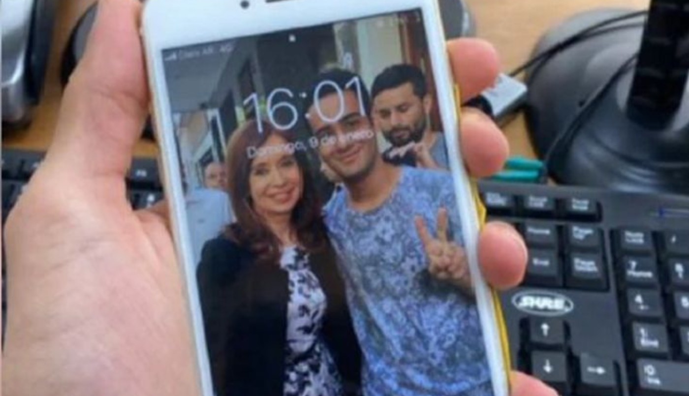 "Garantía denegada por kirchnerista": se negó a arreglar un celular porque tenía una foto de Cristina y lo echaron | Política