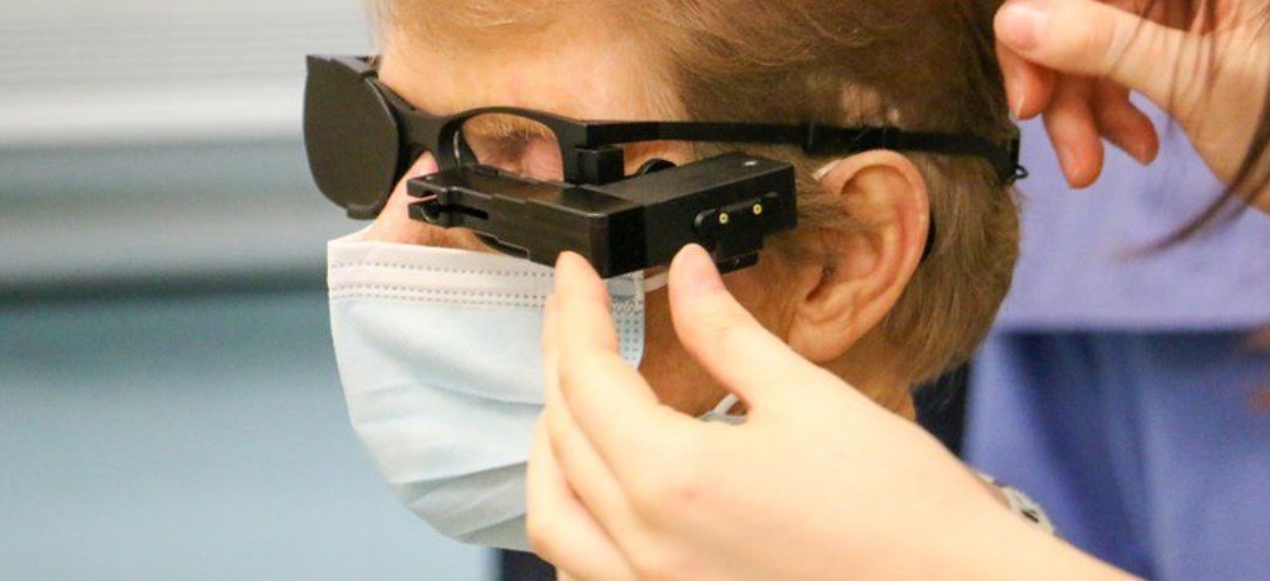 A los 88 años, recuperó la visión tras recibir el primer implante de un chip biónico | Internacionales