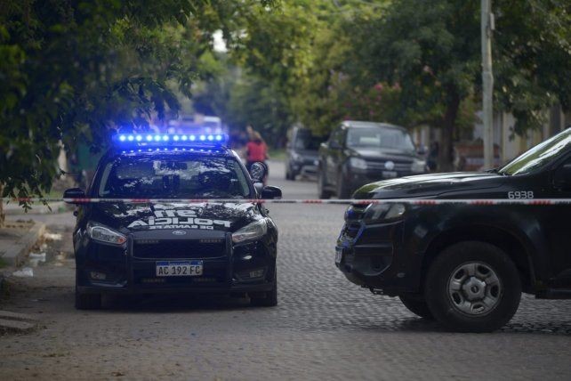 Ejecutaron a un hombre en Rosario: recibió 10 disparos | Actualidad