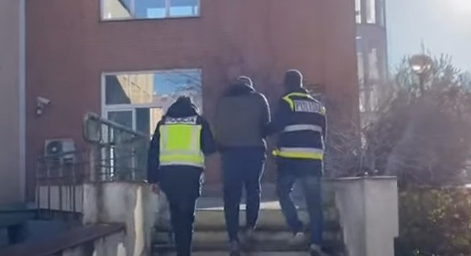 España: detuvieron a una enfermera argentina por integrar banda que vendía pasaportes sanitarios truchos | Internacionales