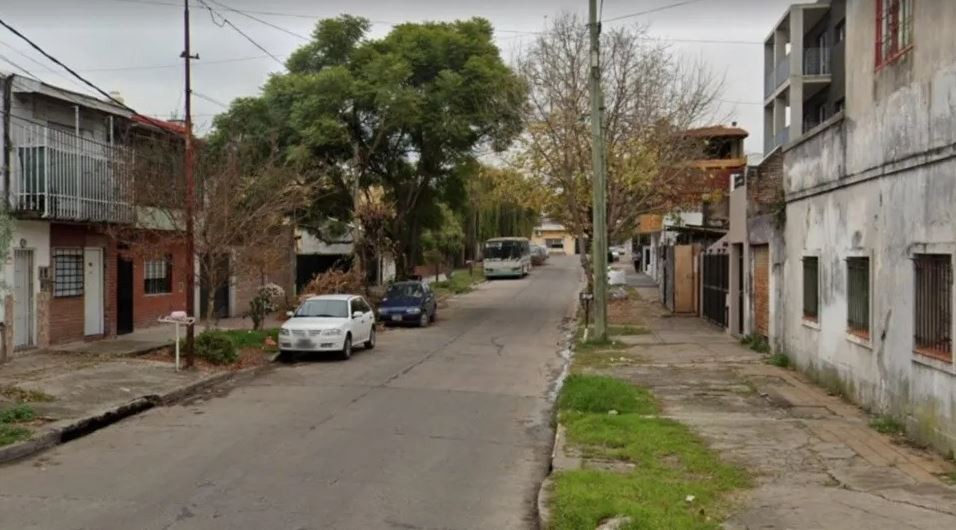 Un ladrón intentó asaltar a una pareja de jubilados, se disparó accidentalmente y murió | Actualidad