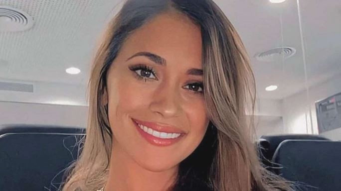 Antonela Roccuzzo posó en el campo del PSG, tras la tensión de los hinchas con Messi | Deportes