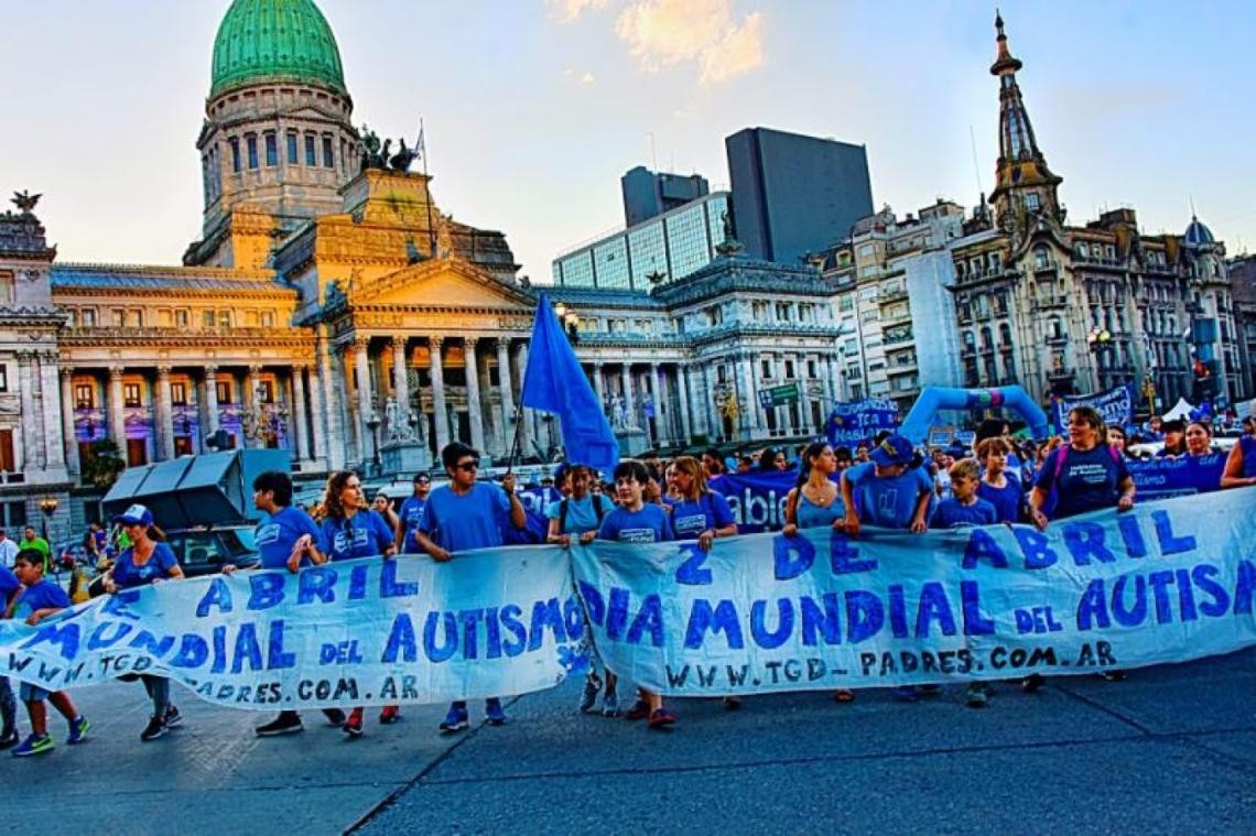 Banderazo para exigir "el cumplimiento efectivo" de la ley de autismo | Actualidad