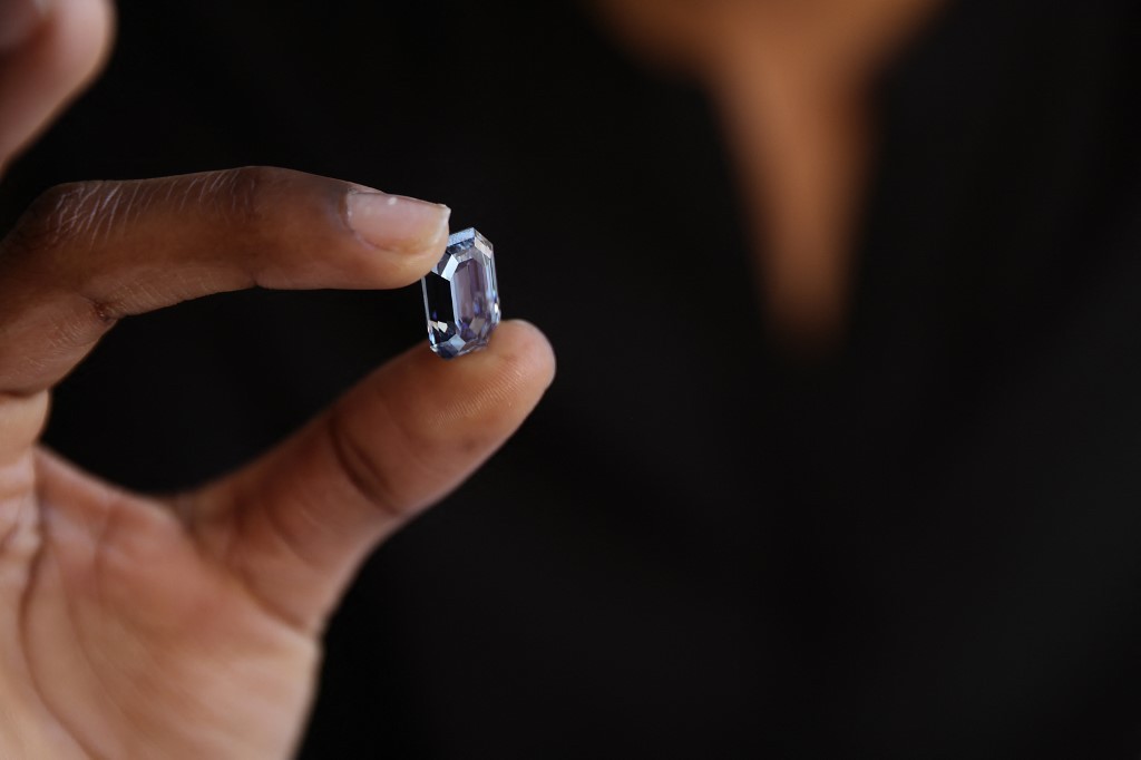 Subastan un raro diamante azul: el valor inicial es de 48 millones de dólares | Internacionales