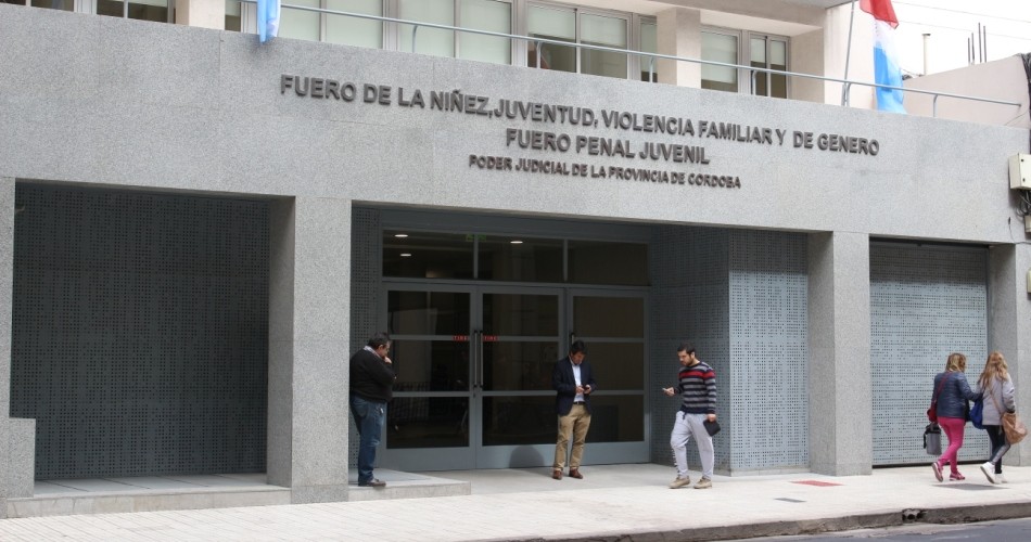 Violencia simbólica: docente manoseó a alumna y la escuela desoyó sus reclamos | Actualidad