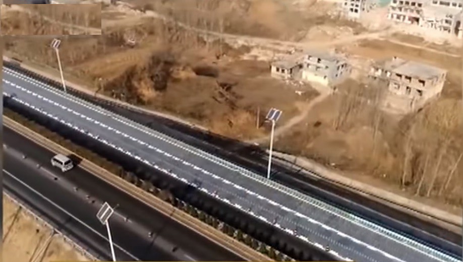 China desarrolla una autopista solar en la que los autos se cargan mientras circulan | Tecno