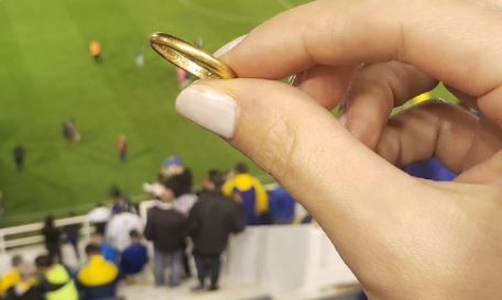 Una hincha de Boca busca al dueño de una alianza que encontró en Vélez | Deportes