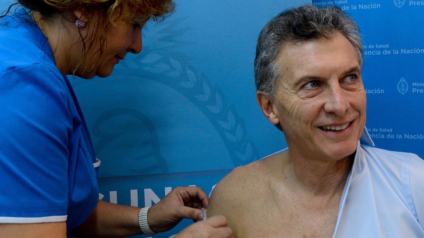 Mauricio Macri se aplicó la vacuna antigripal en el Hospital Fernández | Política