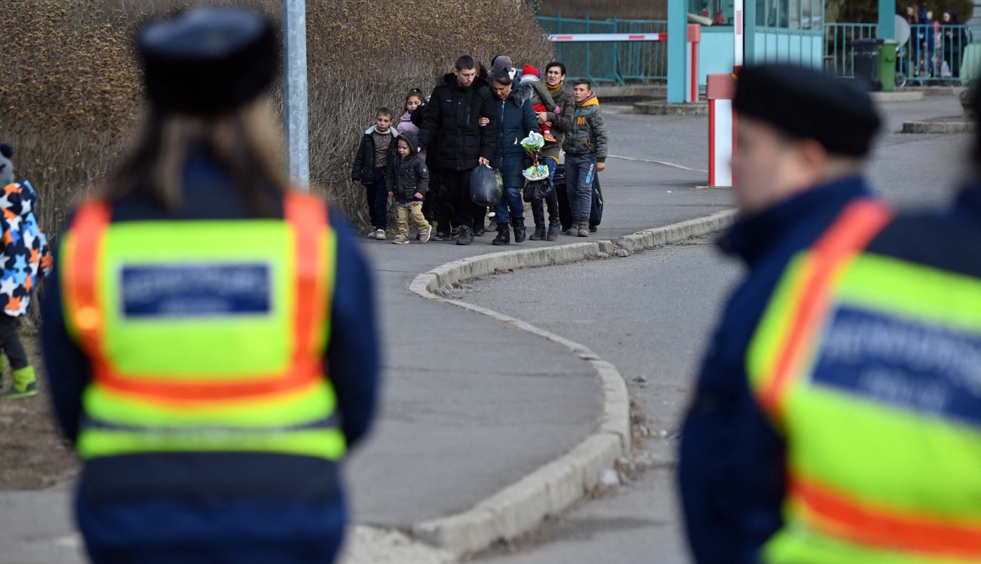 Al menos medio millón de personas huyeron de Ucrania hacia países vecinos | Internacionales