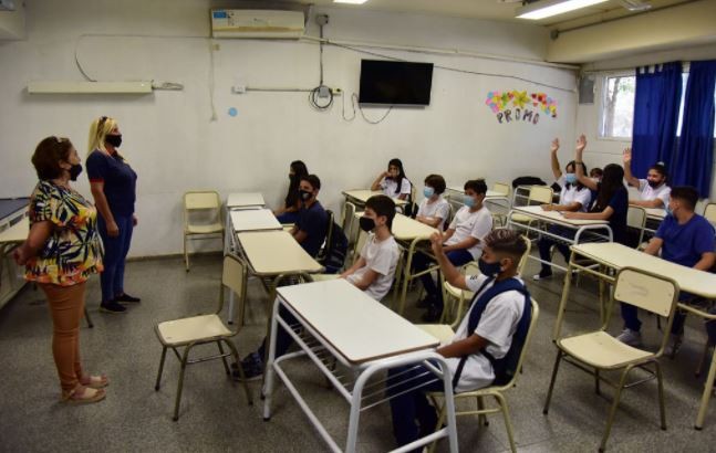 Empiezan las clases en 22 provincias: cantantes entonarán el Himno en escuelas | Actualidad