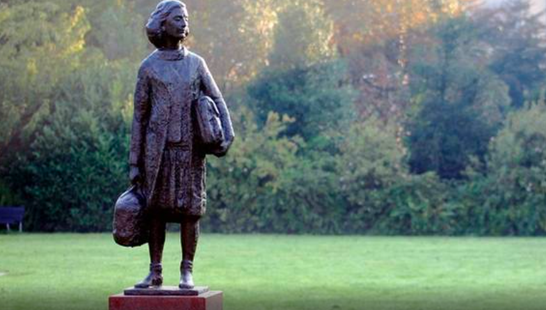 Recuperan la estatua de Ana Frank en Retiro, robada de una plaza en Puerto Madero | Actualidad