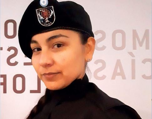 La fortaleza e ilusión de Débora, una mujer policía que transita una cruda realidad | Actualidad