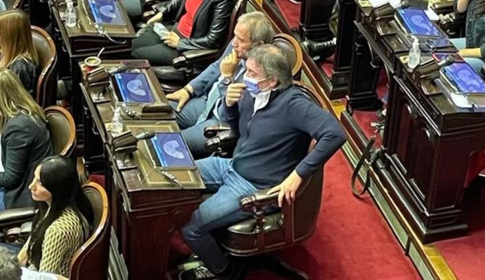 Acuerdo con el FMI: Máximo Kirchner bajó al recinto y rechazó el proyecto | Política