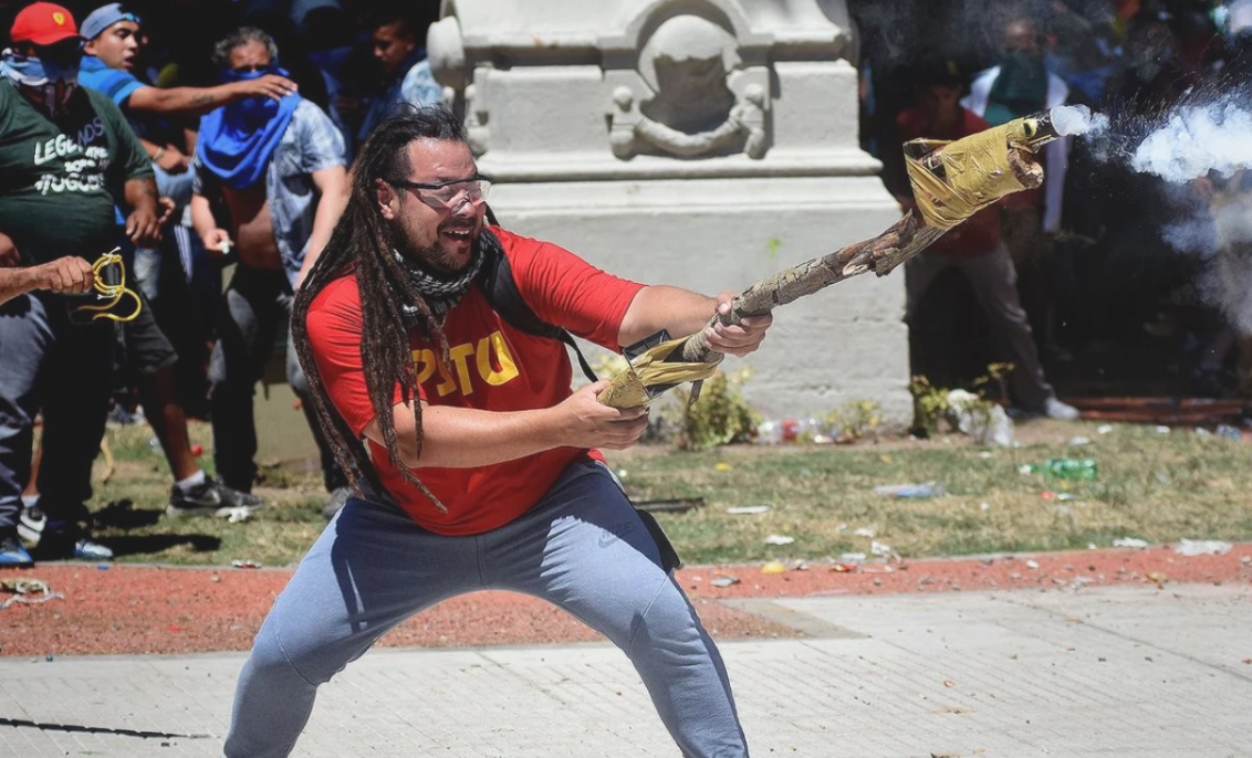 El "Hombre del Mortero" justificó los incidentes durante la marcha contra el acuerdo con el FMI | Actualidad