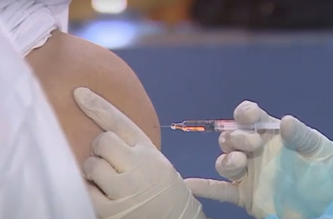 Neuquen: investigan a autoridades de una escuela por una niña vacunada dos veces en menos de una semana | Actualidad