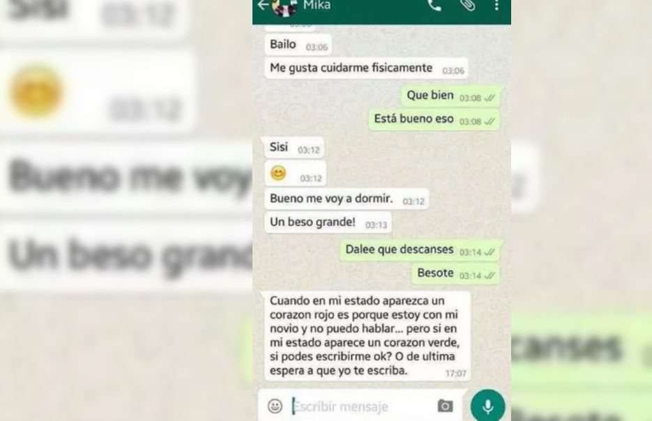"Si está en rojo estoy con mi novio": la divertida estrategia para avisarle a su amante cuándo whatsappear | Redes