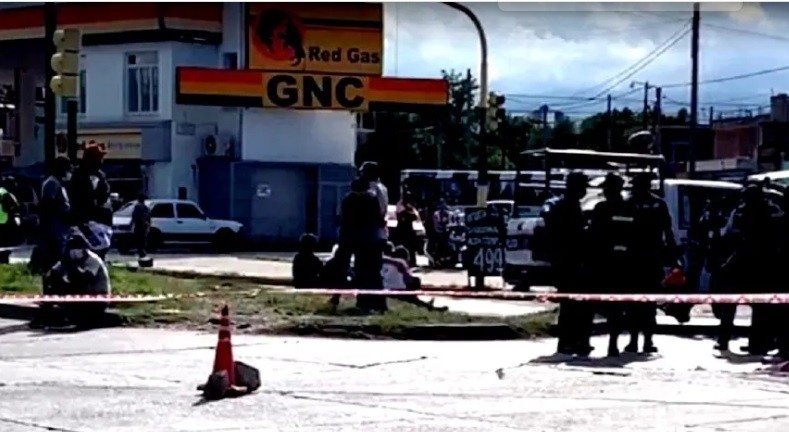 Nena de 4 años cayó del auto en movimiento de su padre, la atropelló una camioneta y murió | Actualidad