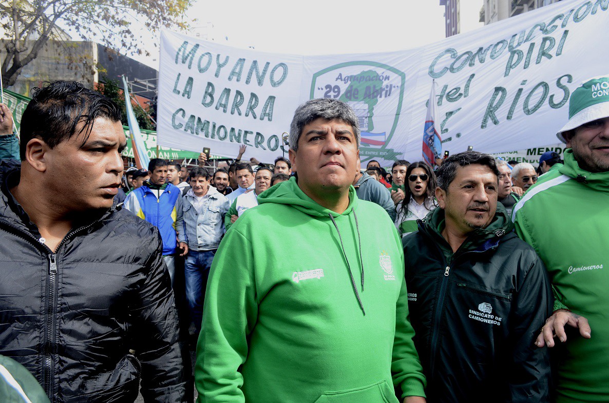 Paro de camioneros: podría faltar combustible el fin de semana | Política