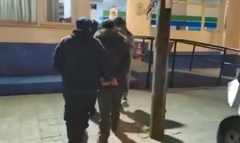 Hombre invitó a una joven a subir a su auto y ella lo asaltó | Actualidad