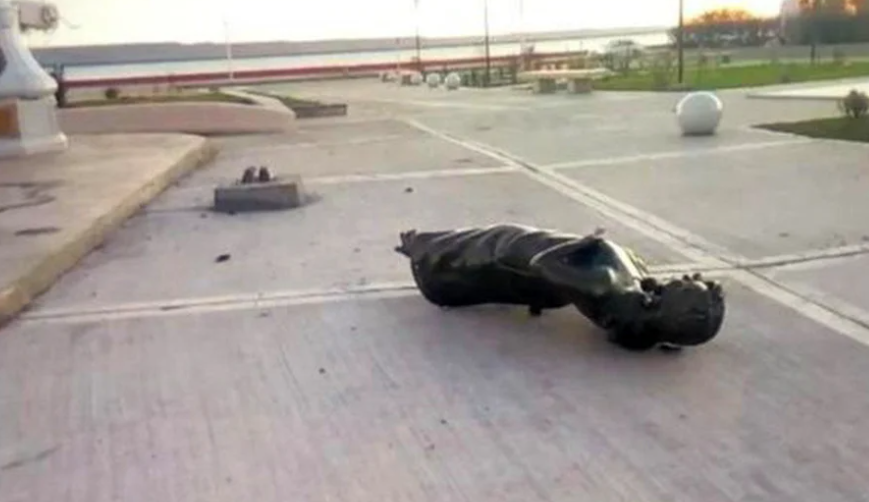 En medio de la interna oficialista, el Presidente repudió el ataque a la estatua de Cristina Kirchner en Río Gallegos | Política