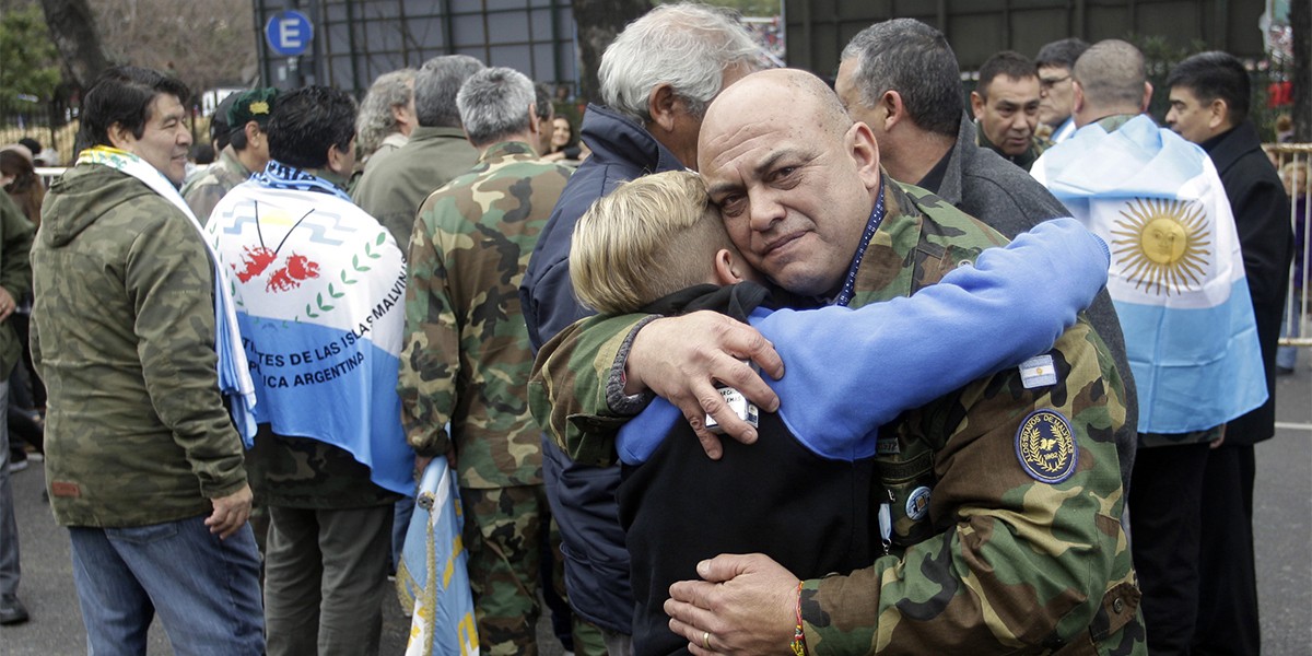 Ex combatientes de Malvinas cierran el desfile por el Bicentenario entre aplausos y emoción | Política