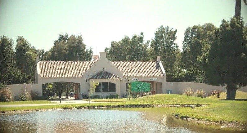 Robaron $5 millones de una casa en un country: detuvieron a dos jardineros | Actualidad