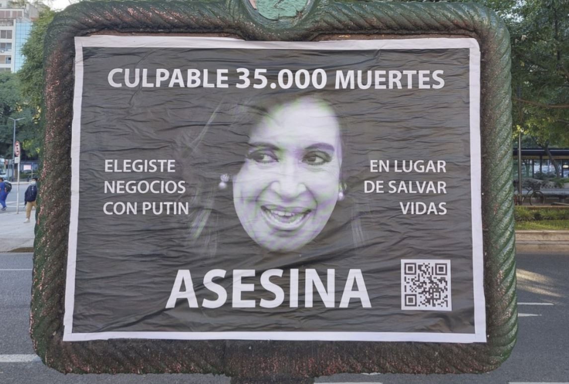 Se presentó en Tribunales la mujer prófuga por financiar los carteles contra la Vicepresidenta | Actualidad