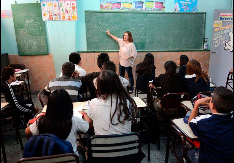 Gobierno de Mendoza anunció un adicional para docentes y celadores que se pagará por única vez | Política