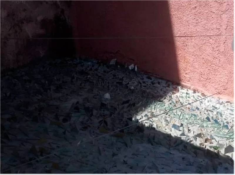 Puso vidrios en su vereda para alejar a las personas sin techo de la puerta de su casa | Internacionales