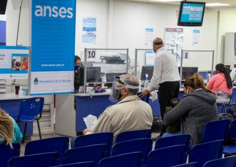 Quiénes pueden cobrar los bonos del mes de mayo y qué deben hacer antes | Actualidad