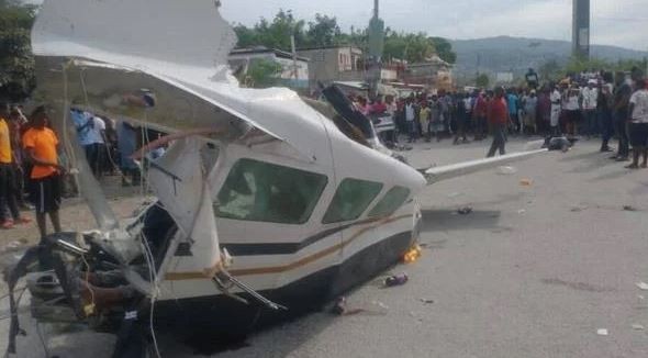 Al menos cinco muertos y tres heridos al estrellarse una avioneta en Haití | Internacionales