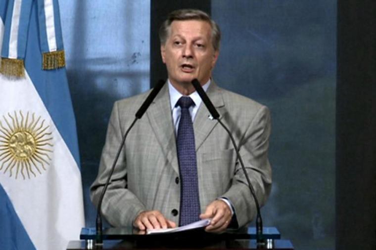 Aranguren dijo que la suba de 203% en la tarifa de gas “beneficiará al 40% de los pobres que no acceden a redes” | Política