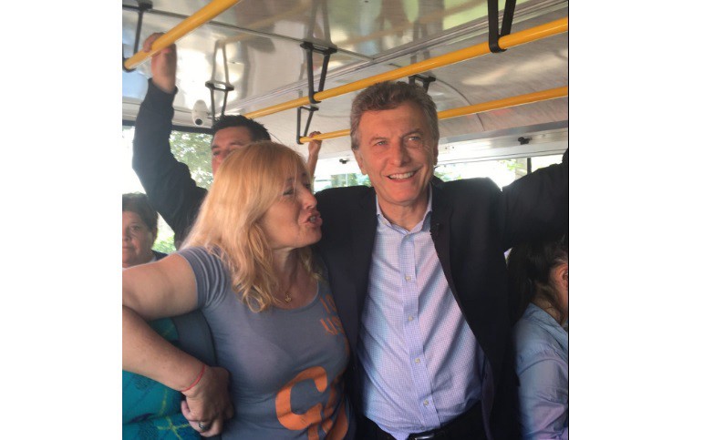 Macri viajó en colectivo para anunciar la renovación de corredores del conurbano | Política