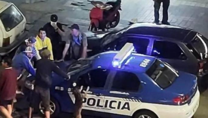 Córdoba: un perro imitó a cinco sospechosos durante un operativo y se hizo viral | Actualidad