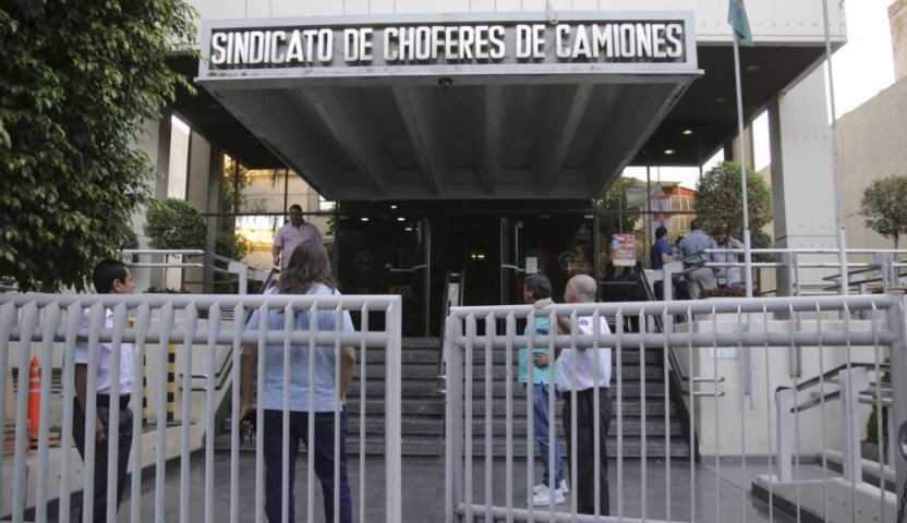 Allanaron el Sindicato de Camioneros por los bloqueos a la empresa de San Nicolás | Política