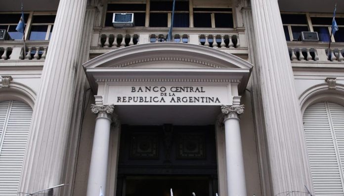 El Banco Central defendió su decisión de contratar a familiares de empleados fallecidos | Actualidad
