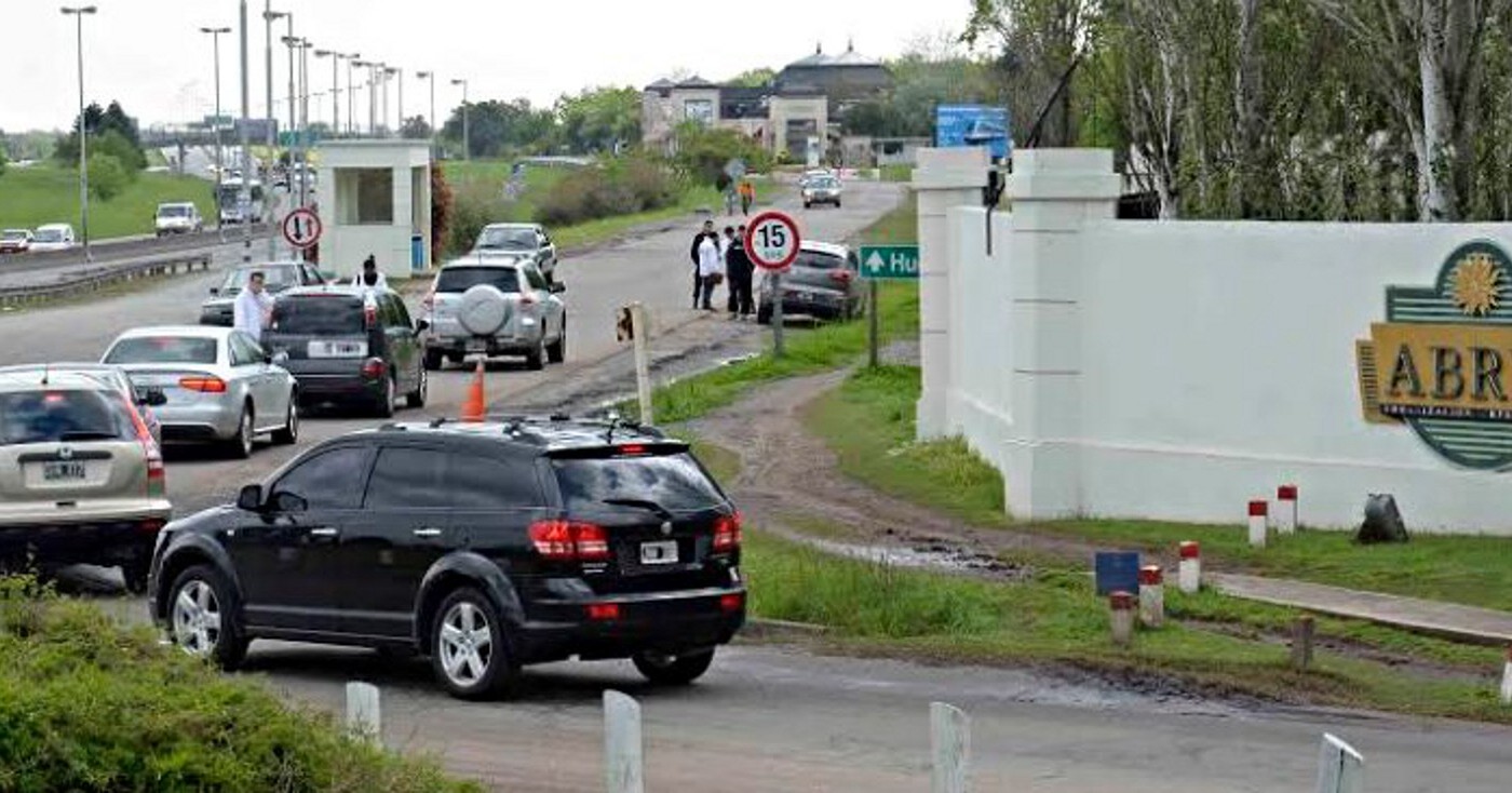 Detienen en el country "Abril" a un ex funcionario de la Aduana por causa que implicó a Gómez Centurión | Política