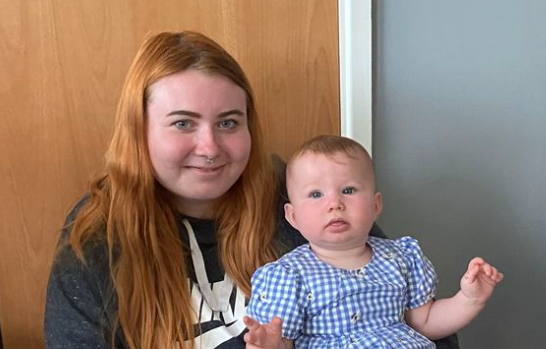 Pensó que sufría de constipación y dio a luz en su cuarto: "No sabía que estaba embarazada" | Internacionales