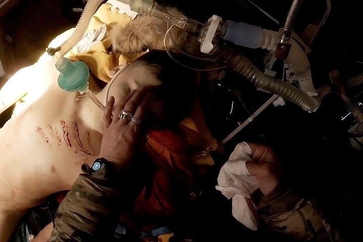 La cámara de una paramédica ucraniana, capturada por los rusos, revela los horrores en Mariupol | Internacionales