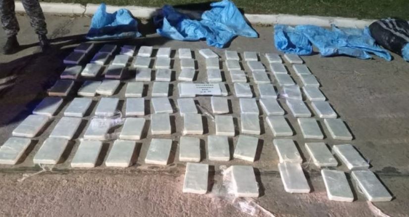 "Lluvia de cocaína": encontraron 200 kilos de droga en un campo de Santa Fe | Actualidad
