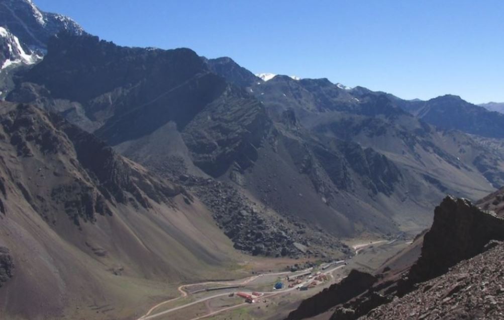 Un andinista murió en Mendoza cuando escalaba un cerro: cayó 400 metros por un precipicio | Actualidad