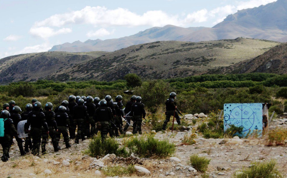 Ministro de Chubut afirmó que los mapuches que ocupan tierras de Benetton son "terroristas" | Política
