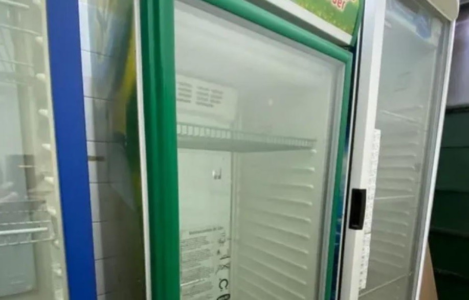 Ladrón se escondió de la Policía en la heladera exhibidora de un supermercado: fue detenido | Actualidad
