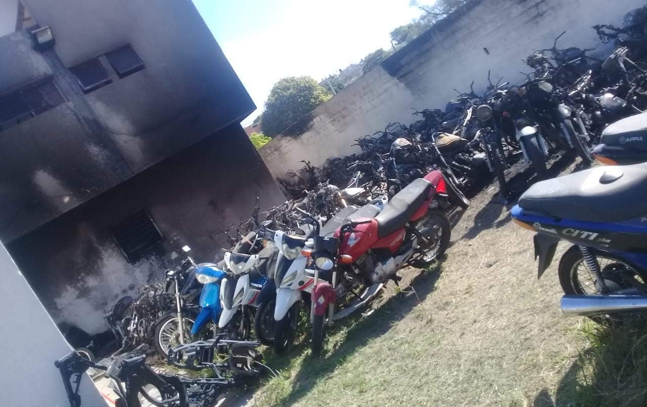 Van a juicio tres policías por un asado que terminó con 79 motos quemadas | Actualidad