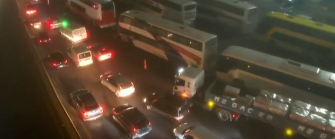 Demoras en la autopista Buenos Aires-La Plata por una protesta de choferes de micros | Actualidad