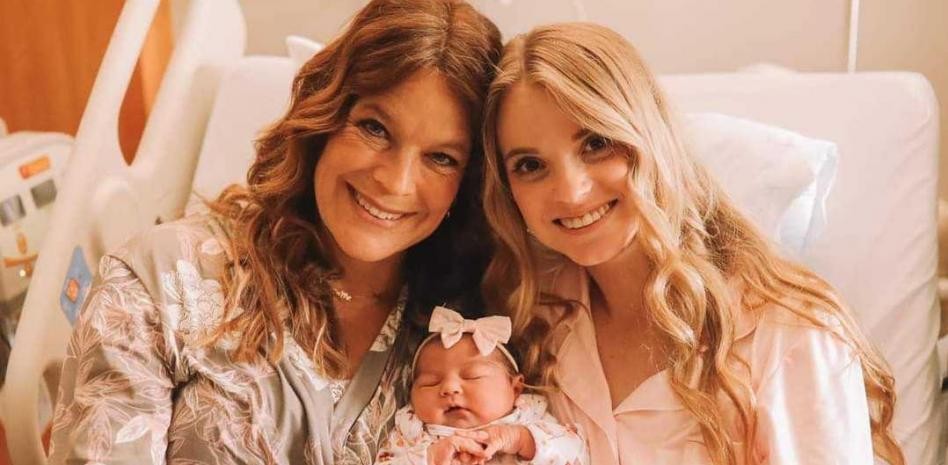 Mujer de 50 años, madre de 8 hijos, dio a luz a su nieta | Internacionales