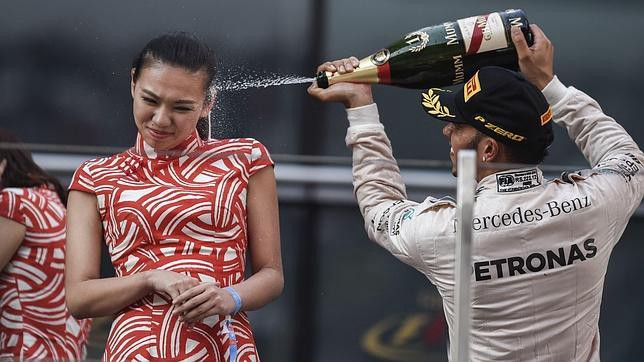 A Lewis Hamilton se le fue la mano con el festejo | Deportes